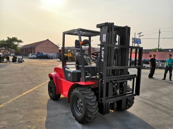 3 tons 3.5 tons 2WD terrain forklift