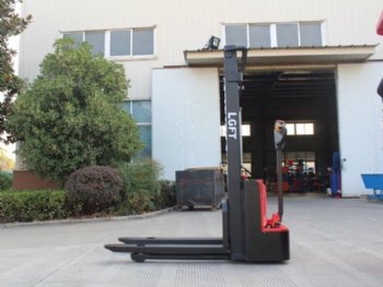 1.5 tons electric stacker