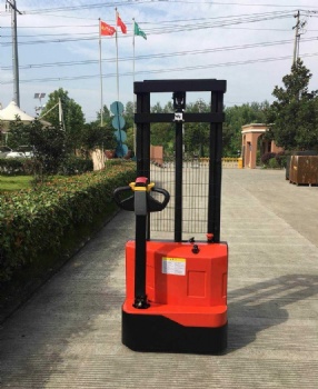 1.5 tons electric stacker