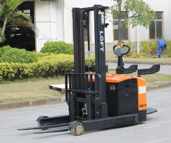 1.6 tons electric reach stacker