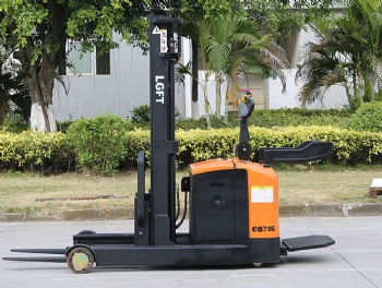 1.6 tons electric reach stacker