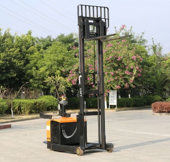 1.6 tons electric reach stacker